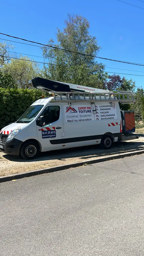 Camion nacelle Expert Pro Toiture - couverture, zinguerie, façade, maçonnerie, ravalement